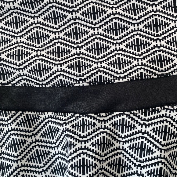 BPassionit “Geo Trellis” Print Breeze Skort Black White Red Size XS - Picture 2 of 5